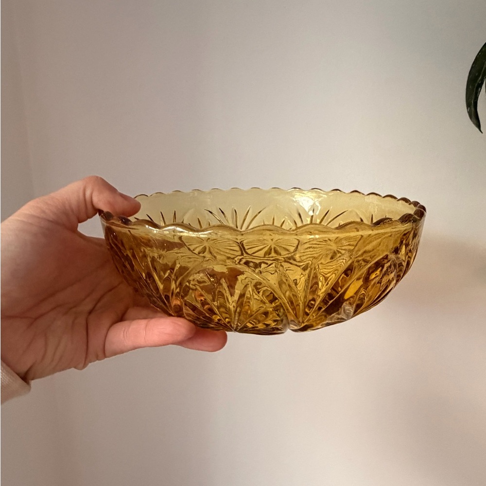 Anchor Hocking Medallion Amber glass bowl